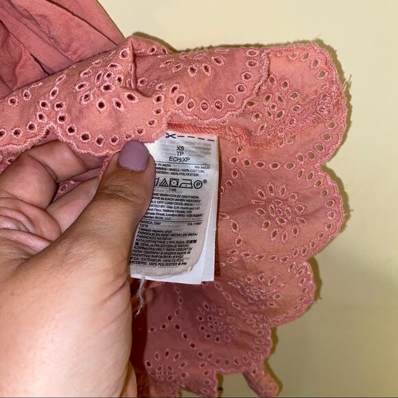 🦬GAP eyelet lace bell sleeve blouse size XS - Picture 4 of 5